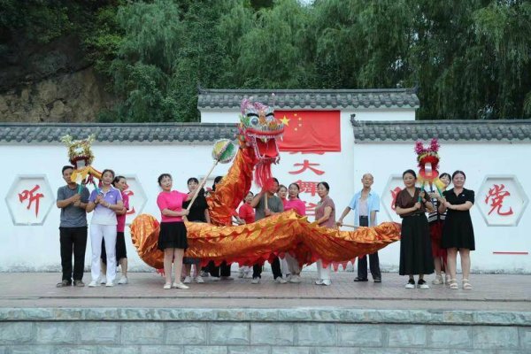 翼牛网 非遗火起来！谷城紫金镇创新“老带新”模式激活板龙灯传承